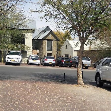 Village Executive Suites Windhoek Extérieur photo