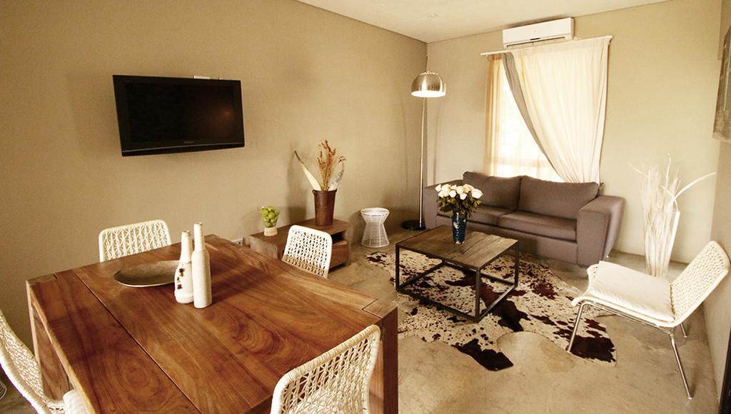 Village Executive Suites Windhoek Extérieur photo