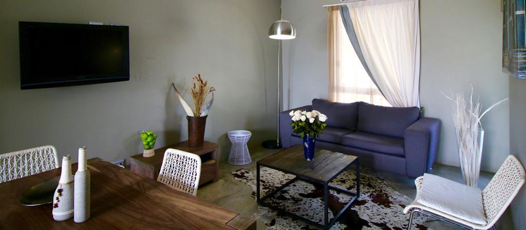 Village Executive Suites Windhoek Extérieur photo