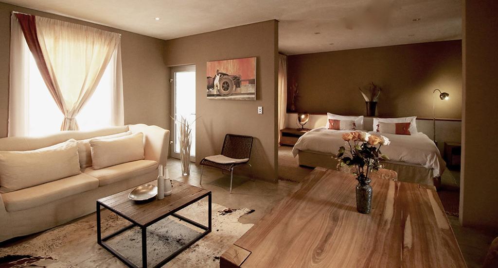 Village Executive Suites Windhoek Extérieur photo