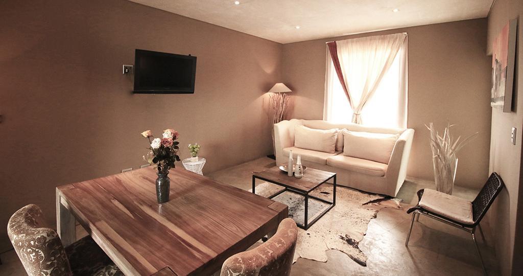 Village Executive Suites Windhoek Extérieur photo