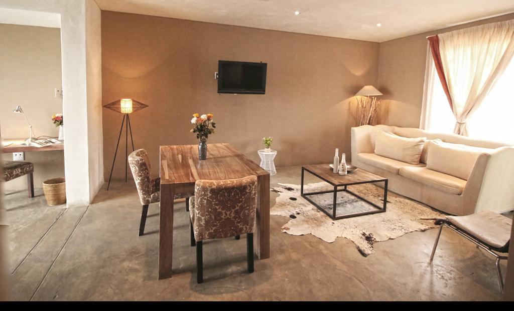 Village Executive Suites Windhoek Extérieur photo