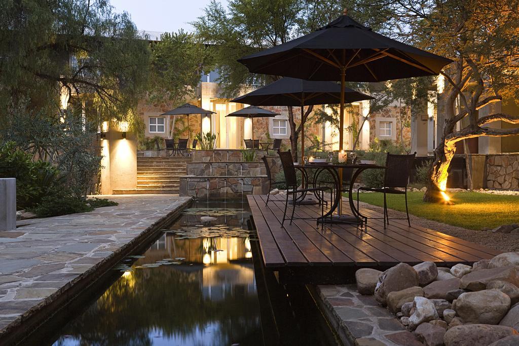 Village Executive Suites Windhoek Extérieur photo