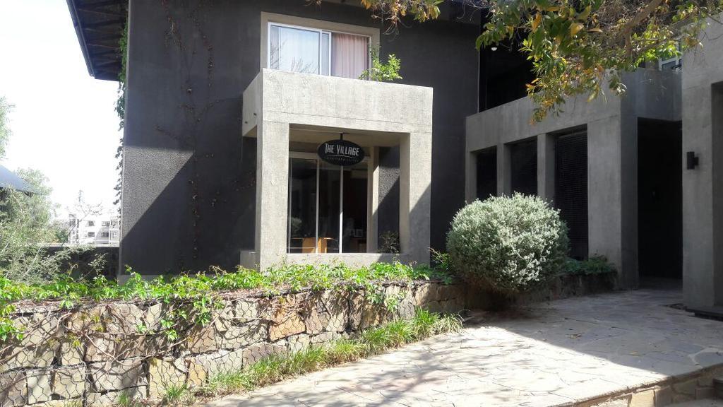 Village Executive Suites Windhoek Extérieur photo