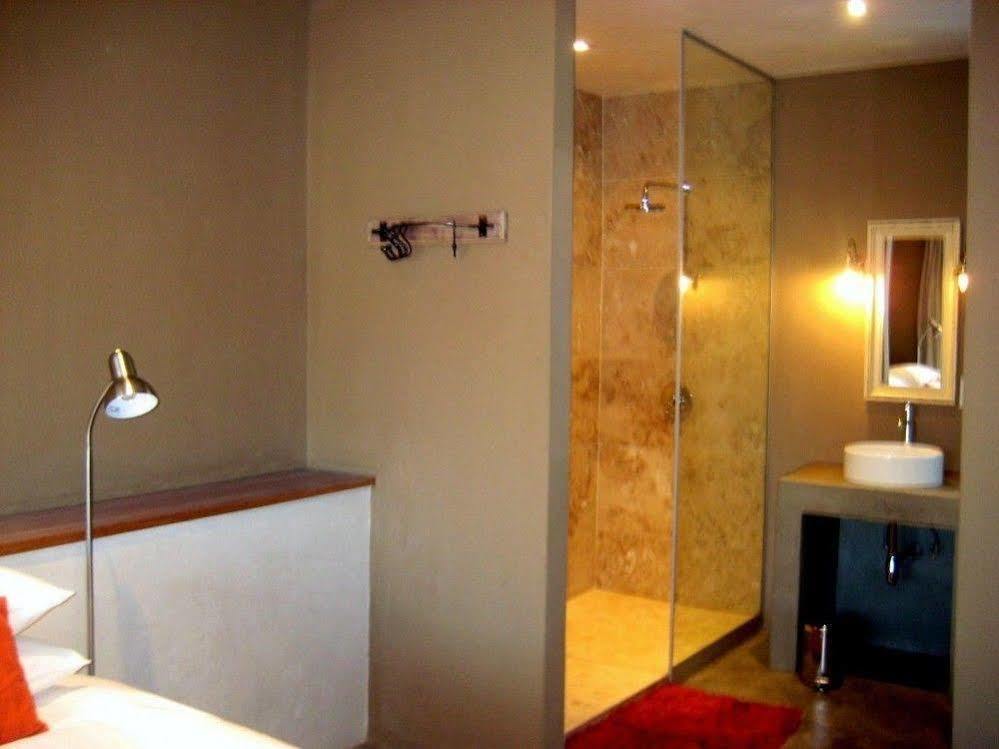 Village Executive Suites Windhoek Extérieur photo